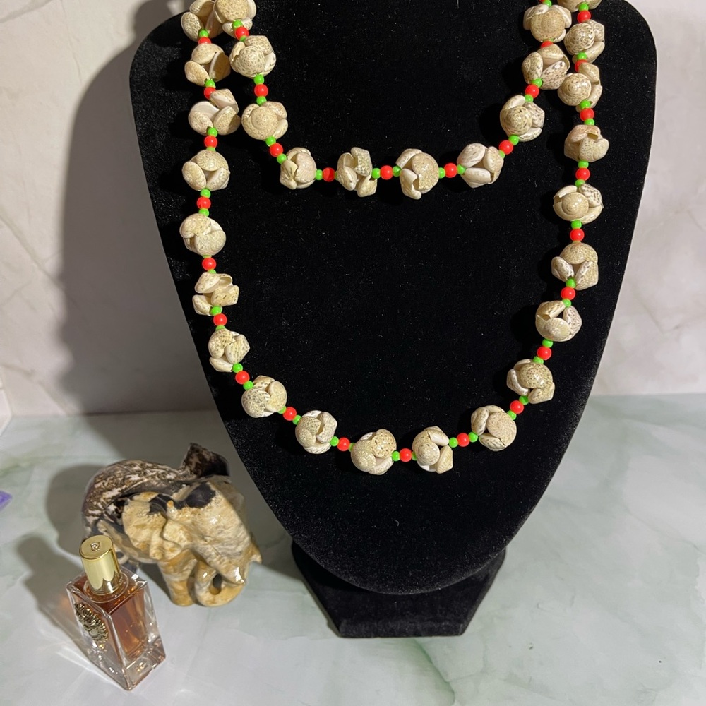 Shell Lei Vintage Beaded Necklace Beige Seashell Clusters Hawaiian